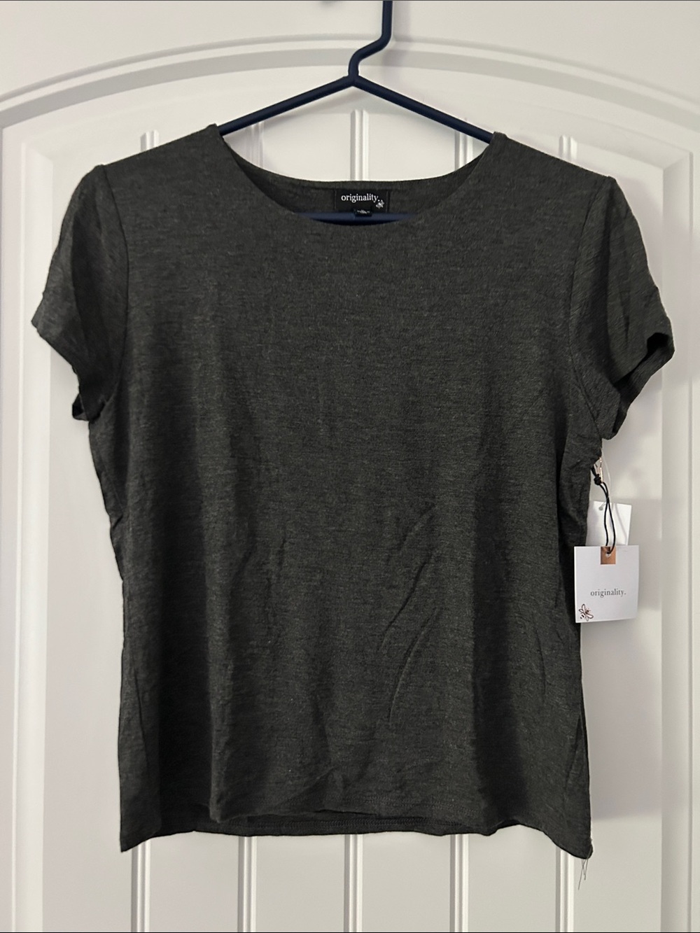 New with Tags Originality Lined Gray Short Sleeve T-shirt Women’s Large